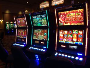 Playing online slots with a variety of paylines increases your odds of winning.